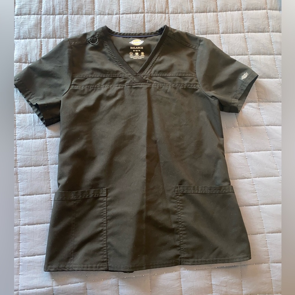 Medium dickies scrub top